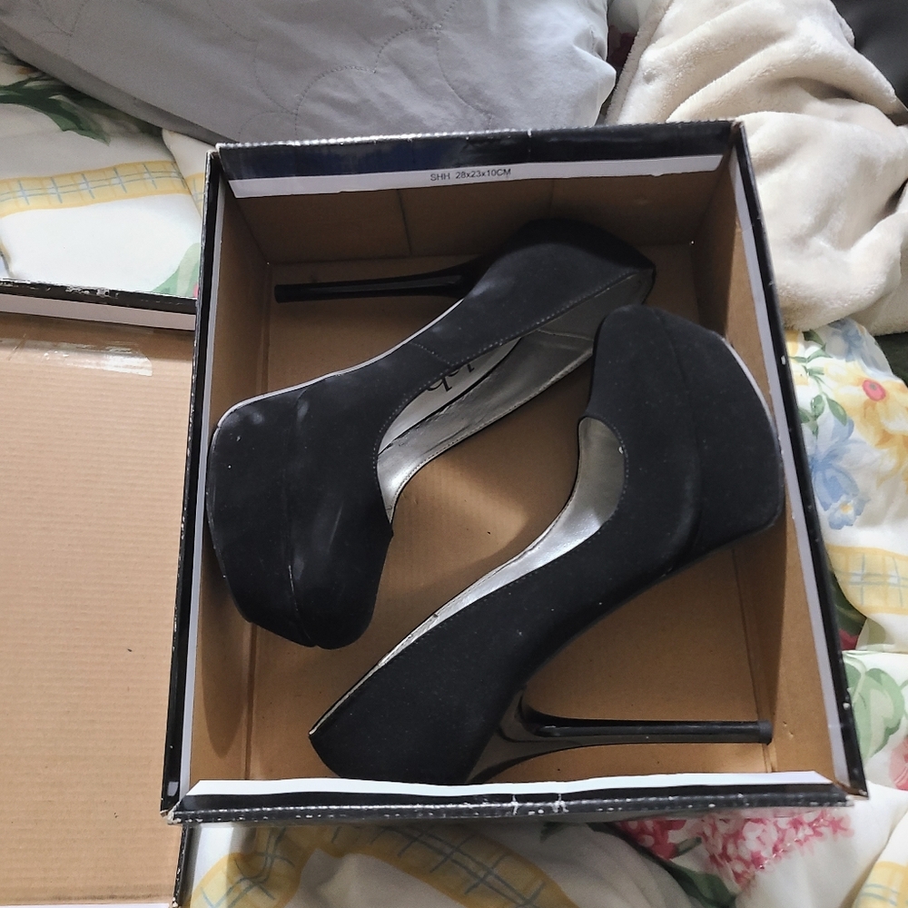 Deb Shoes - Picture 2 of 2